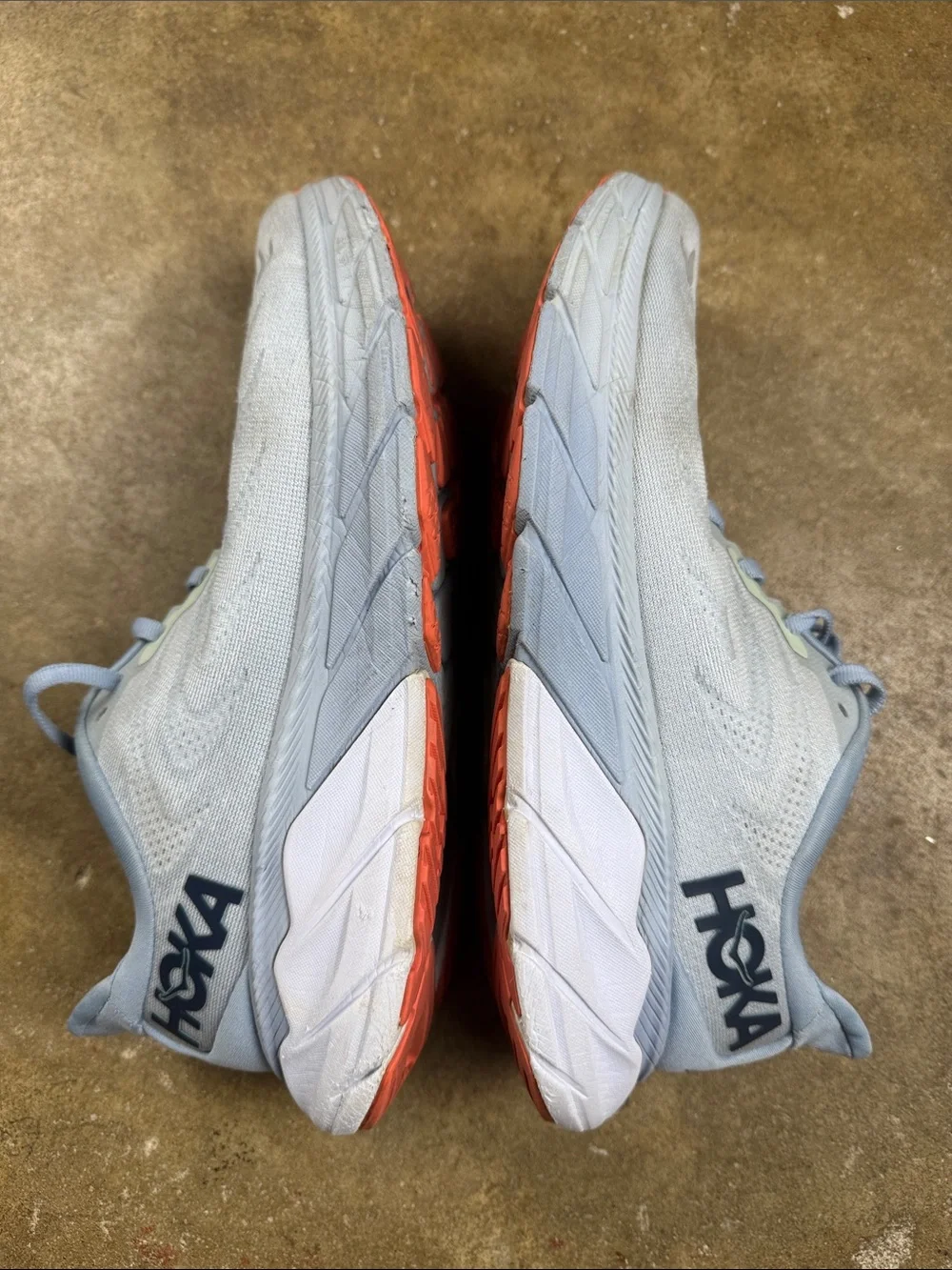 Hoka Arahi 6  Light Blue Lace-Up Running Shoes with Subtle Coral Accent Size: 9